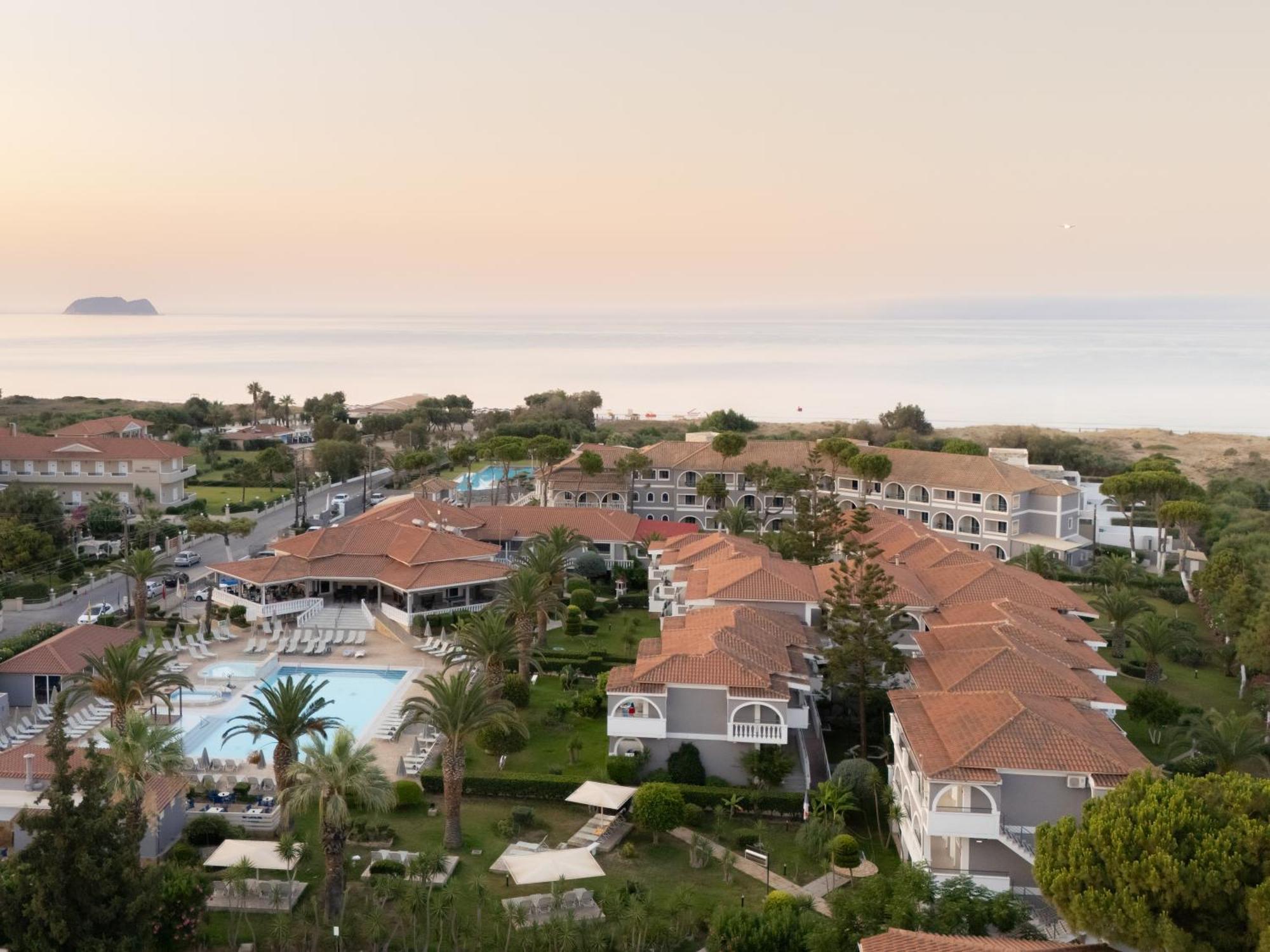 Golden Sun Hotel Каламакион Экстерьер фото